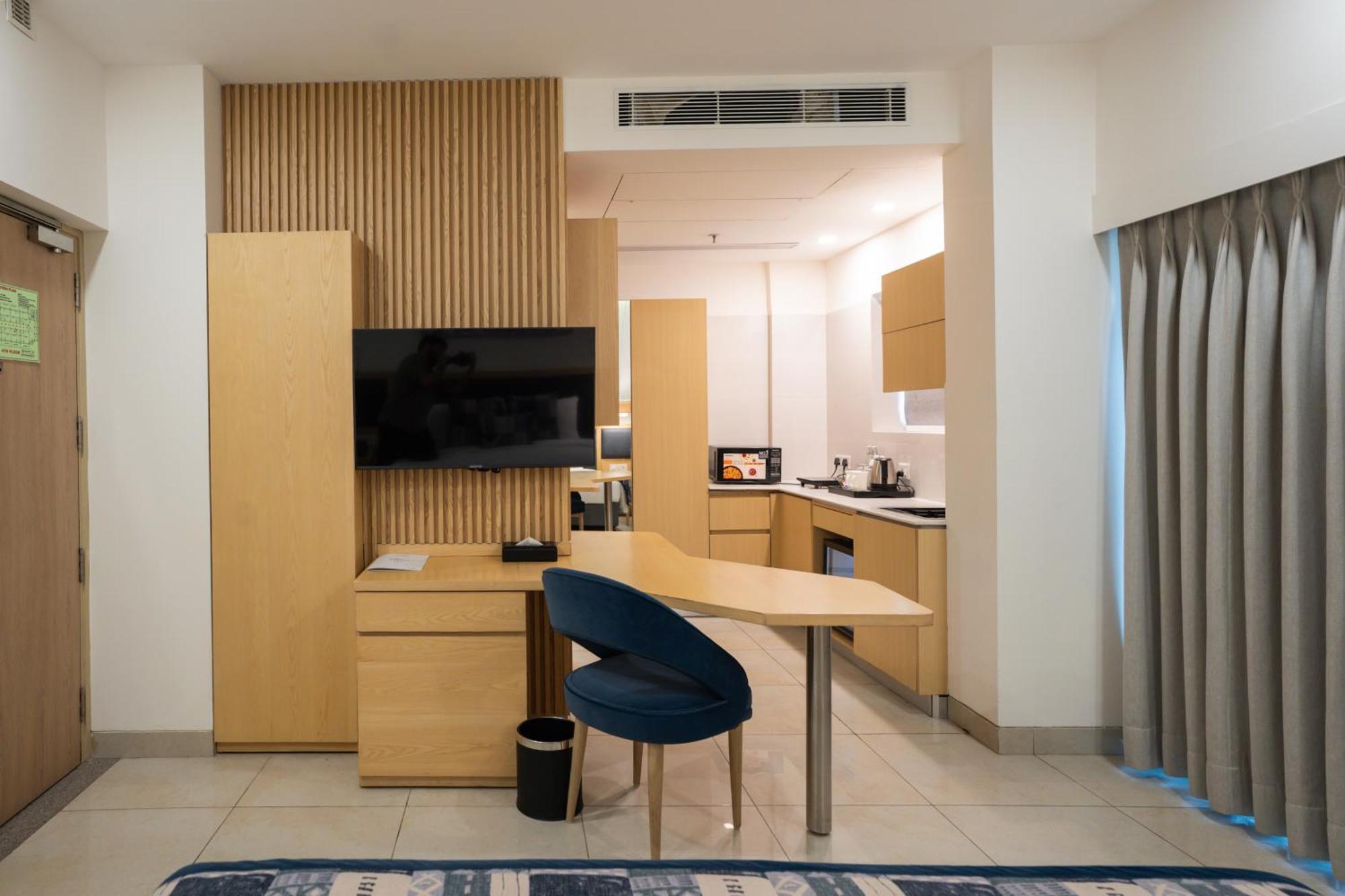 Ar Suites Klj Square Gurgaon Dış mekan fotoğraf