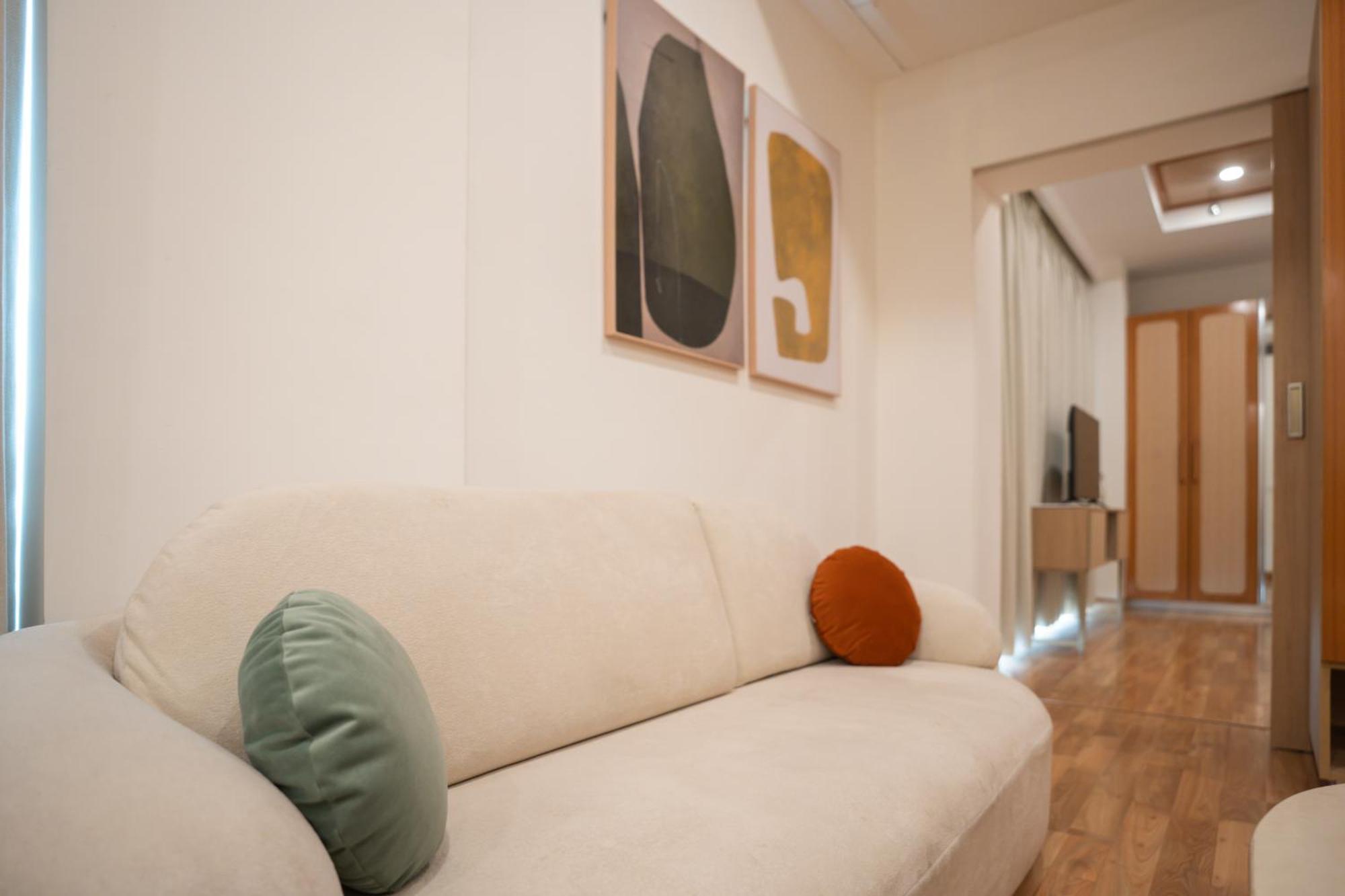 Ar Suites Klj Square Gurgaon Dış mekan fotoğraf