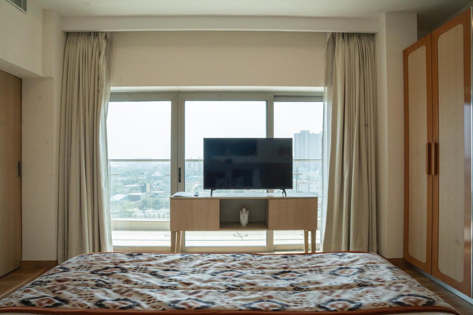 Ar Suites Klj Square Gurgaon Dış mekan fotoğraf