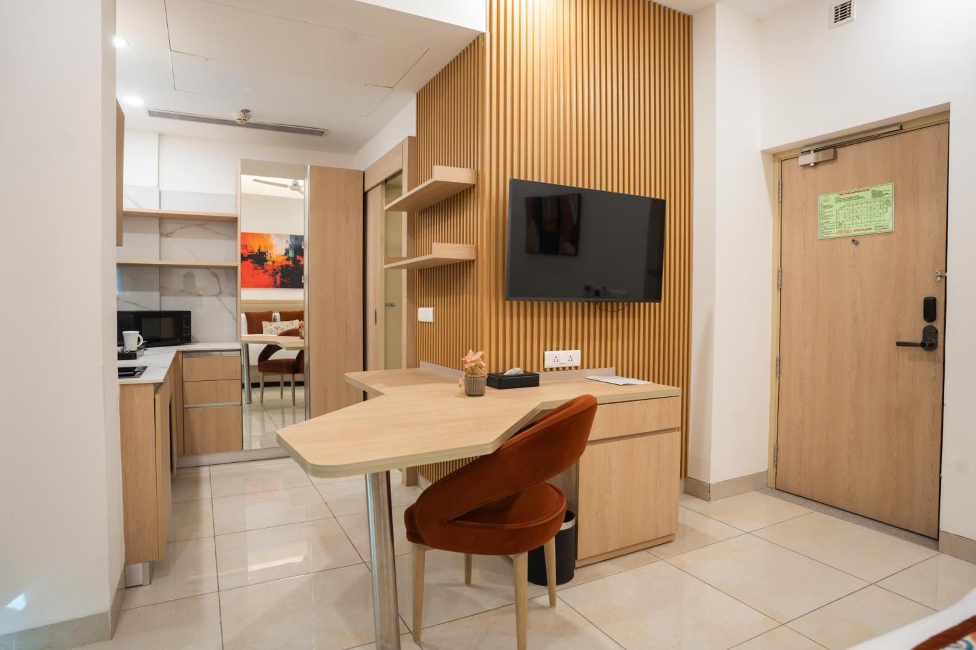 Ar Suites Klj Square Gurgaon Dış mekan fotoğraf