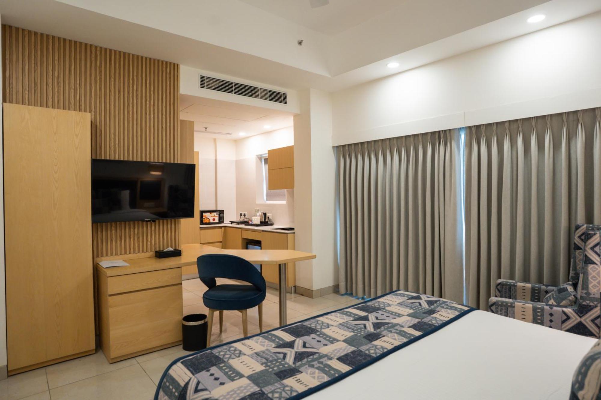 Ar Suites Klj Square Gurgaon Dış mekan fotoğraf