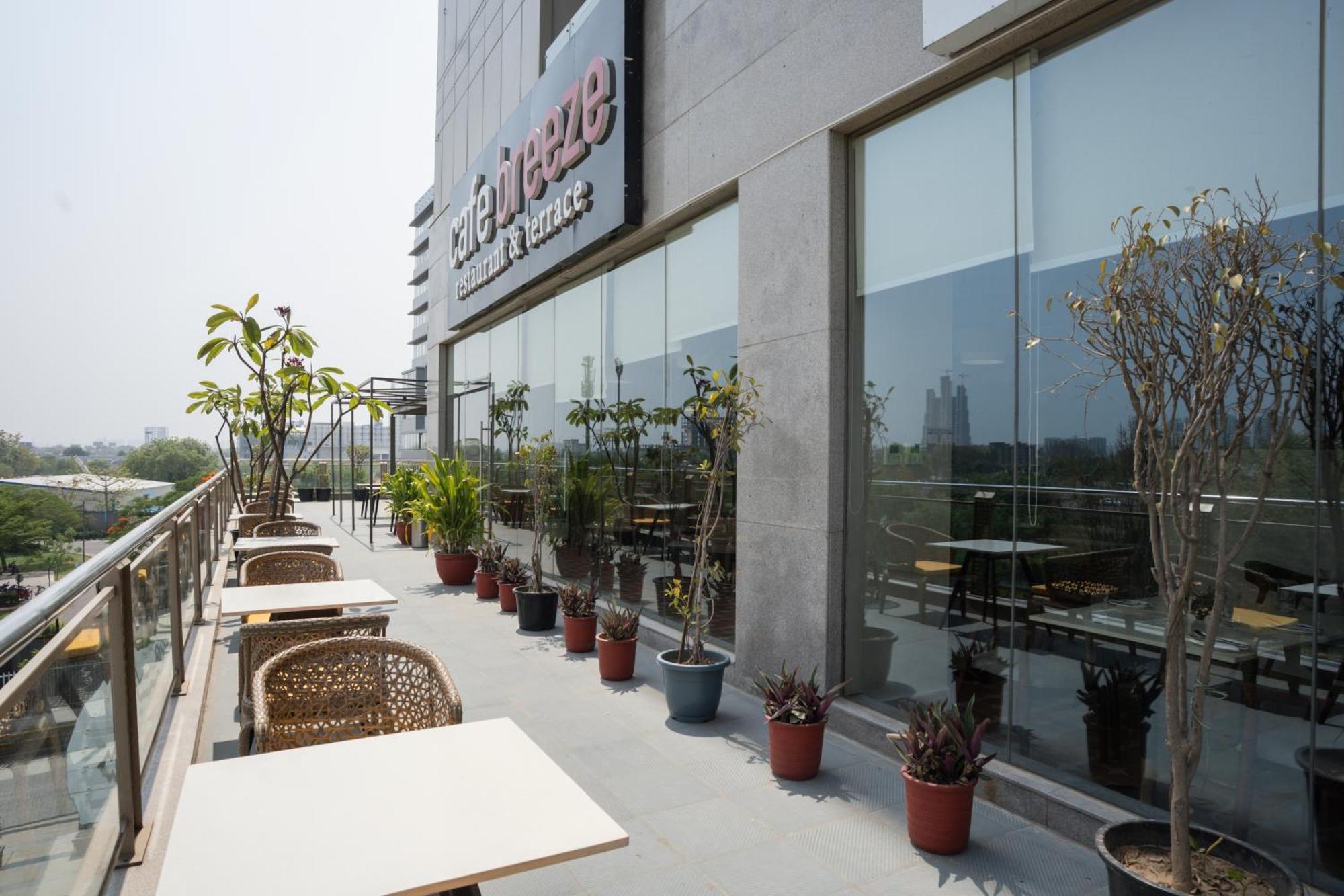 Ar Suites Klj Square Gurgaon Dış mekan fotoğraf
