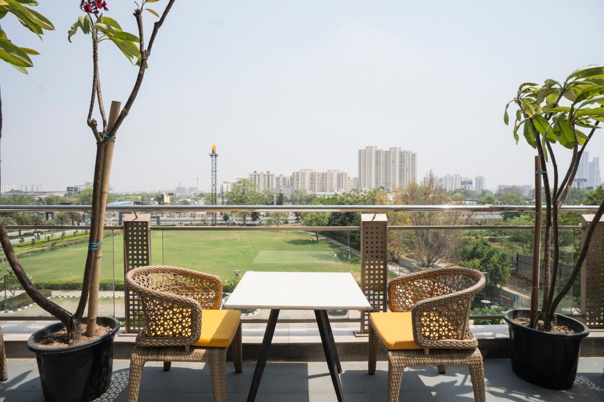 Ar Suites Klj Square Gurgaon Dış mekan fotoğraf