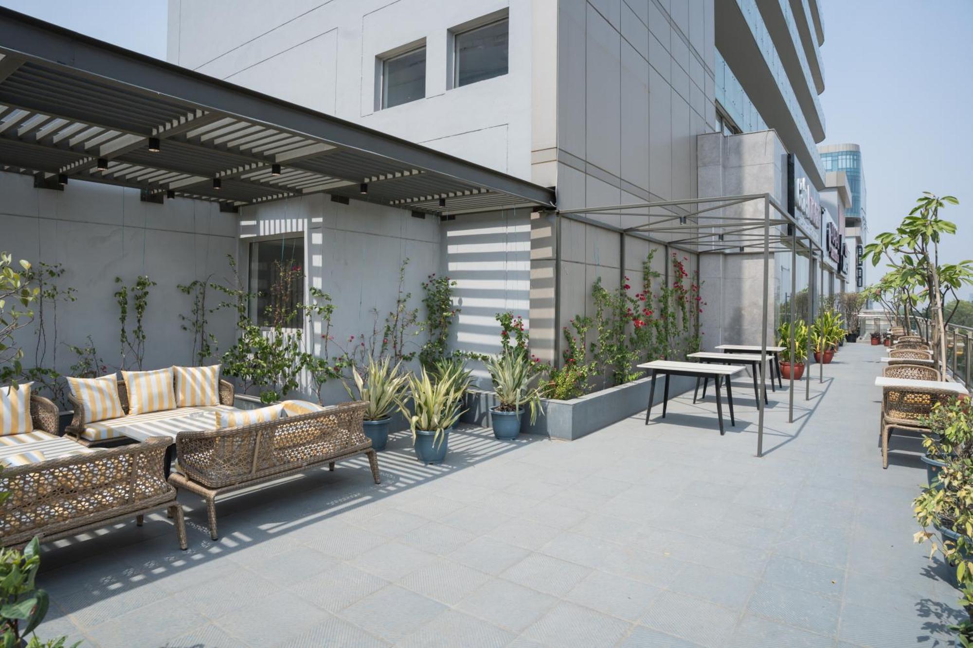 Ar Suites Klj Square Gurgaon Dış mekan fotoğraf