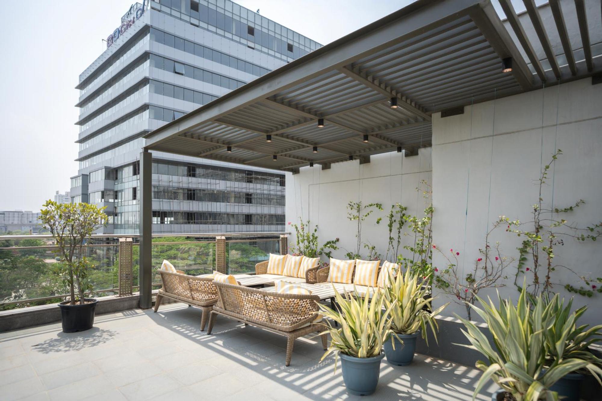 Ar Suites Klj Square Gurgaon Dış mekan fotoğraf