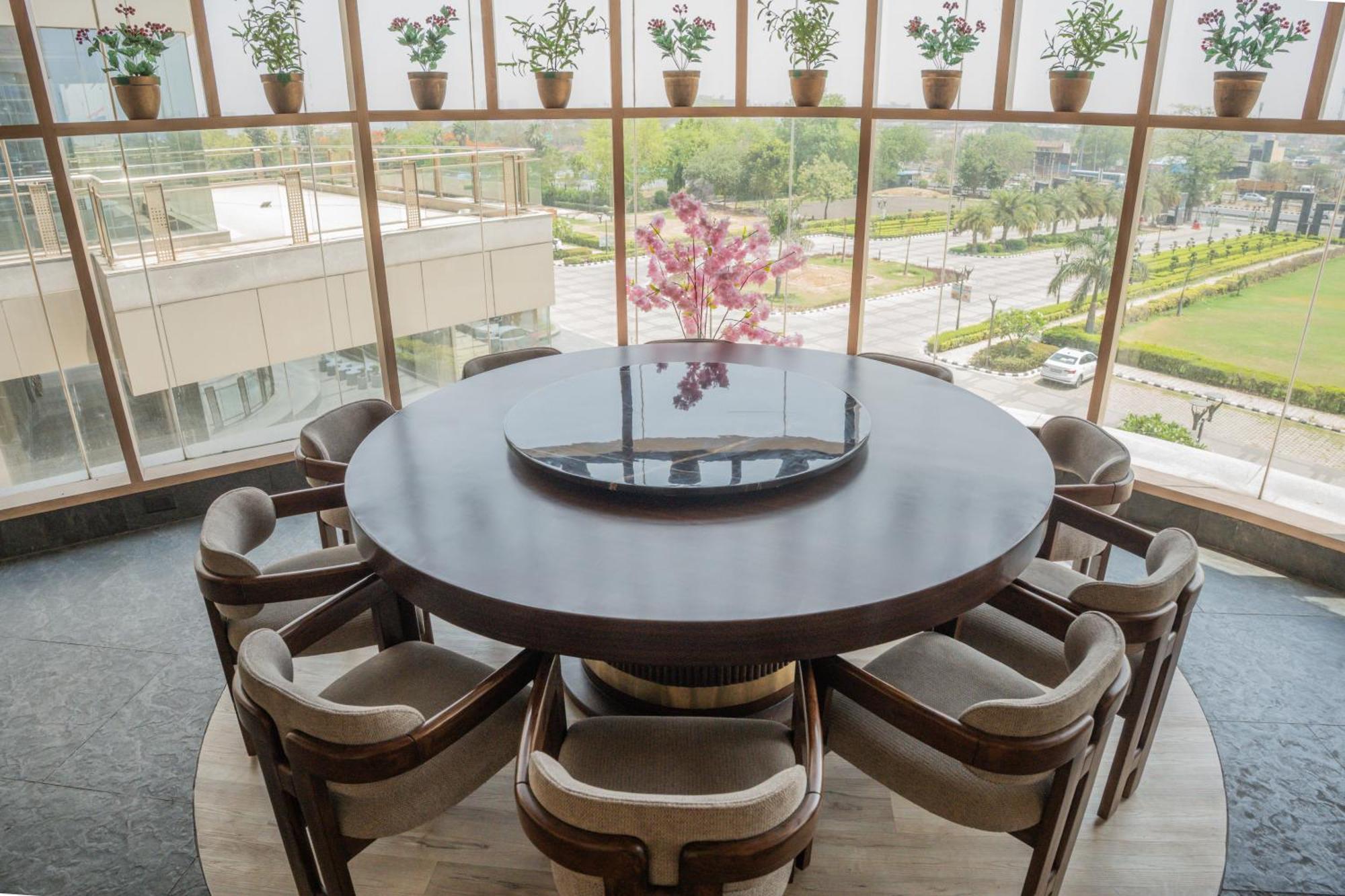 Ar Suites Klj Square Gurgaon Dış mekan fotoğraf