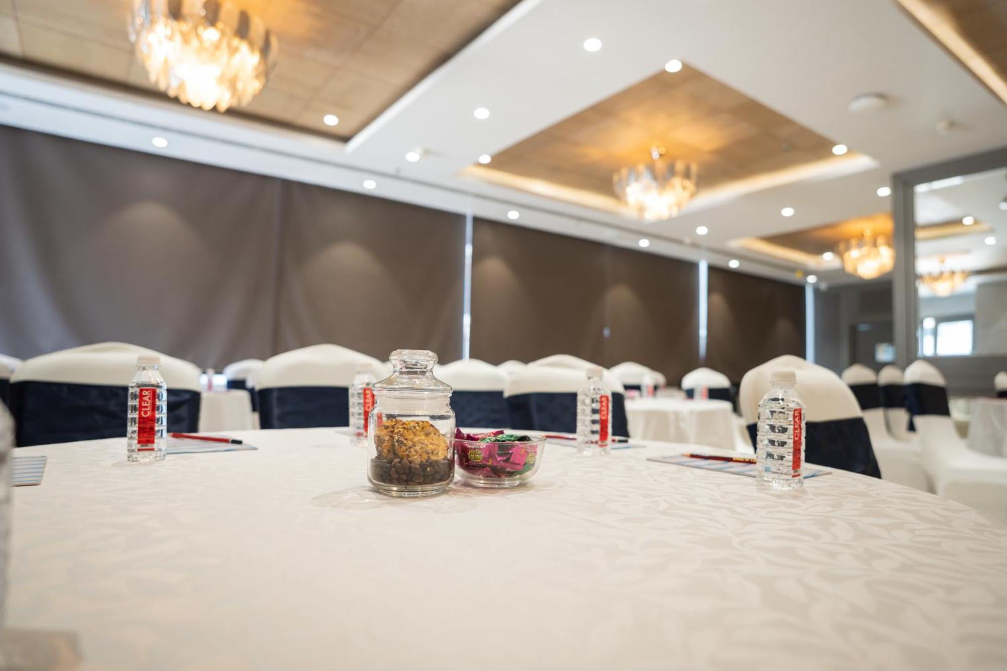 Ar Suites Klj Square Gurgaon Dış mekan fotoğraf